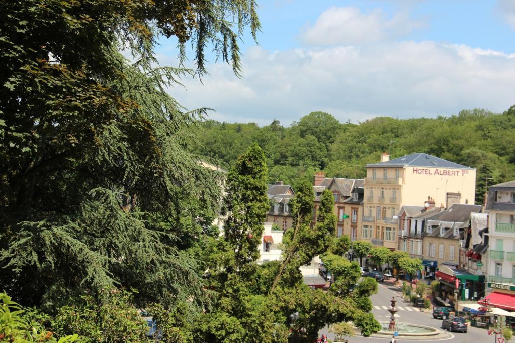 Albert Premier Hotel Bagnoles-de-l'Orne Exterior foto