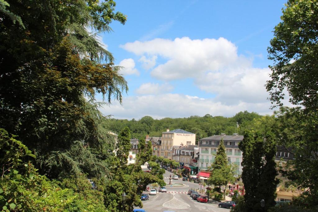 Albert Premier Hotel Bagnoles-de-l'Orne Exterior foto